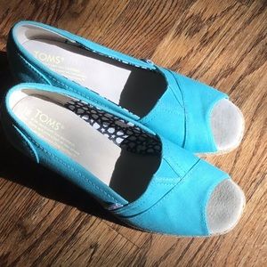 Toms Shoes